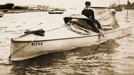 Dorothy Levitt aboard the Napier racing boat in 1903