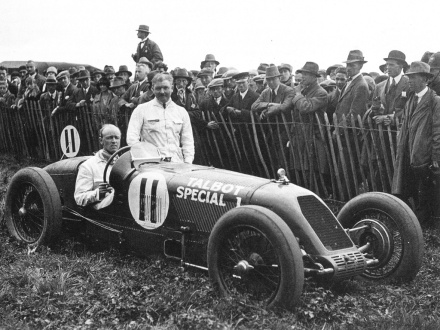 Segrave (seated in car) in a pre-race photo opportunity